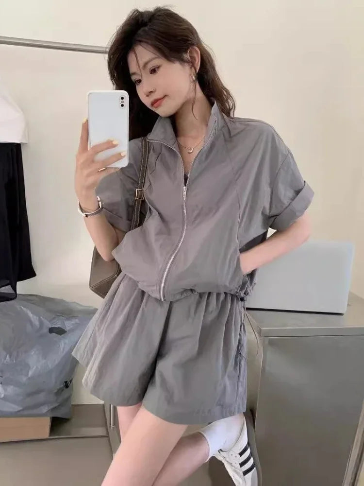 Stylish Women's Casual Loose Zipper Neck Pockets Trendy Solid Color 2-piece Outfit for Fashionable Ladies Summer Short Sets