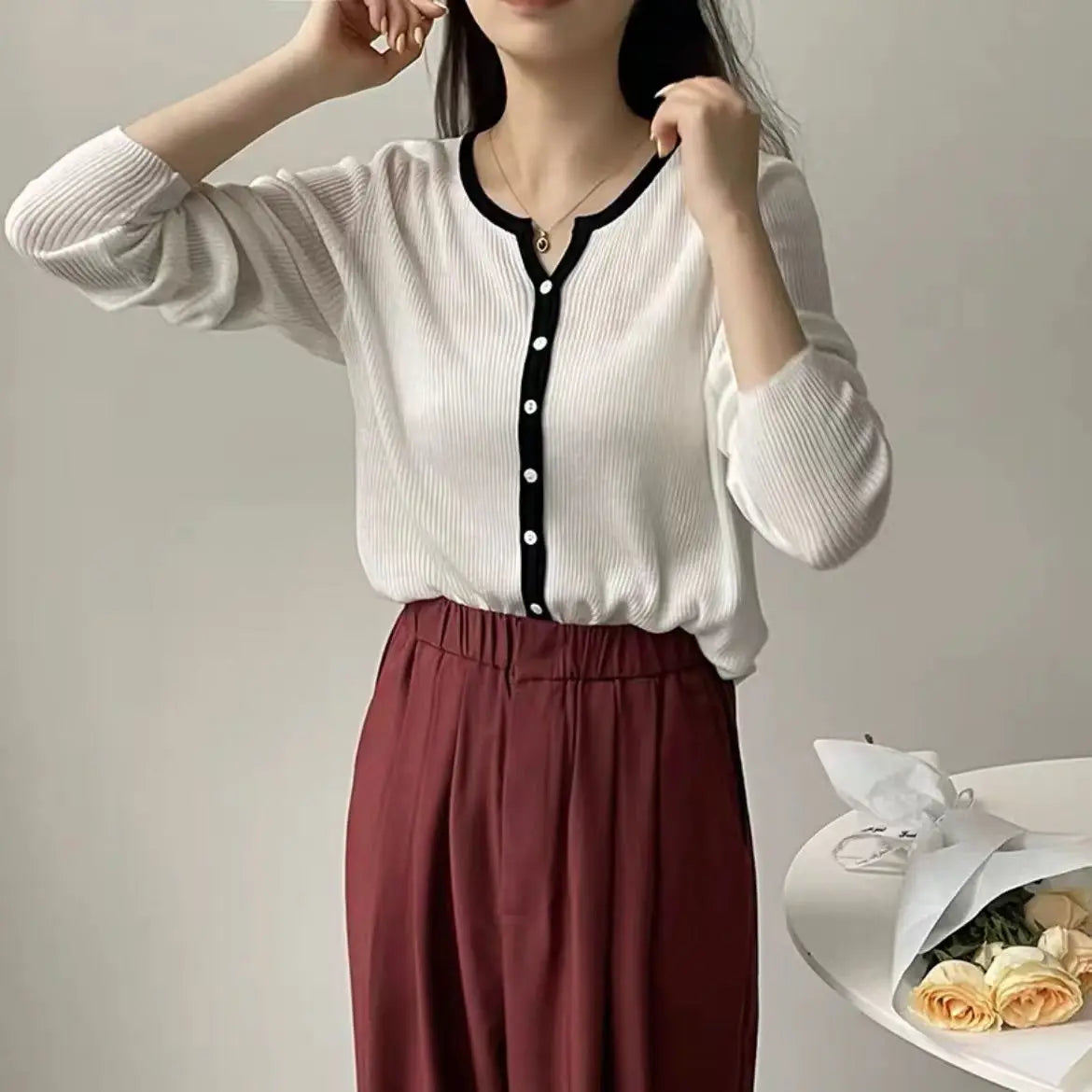 Woman's Clothing Autumn Sweater V-neck Versatile Casual Knitted Cardigan Niche Unique Contrasting Colors Sweet Grace OL Elegant